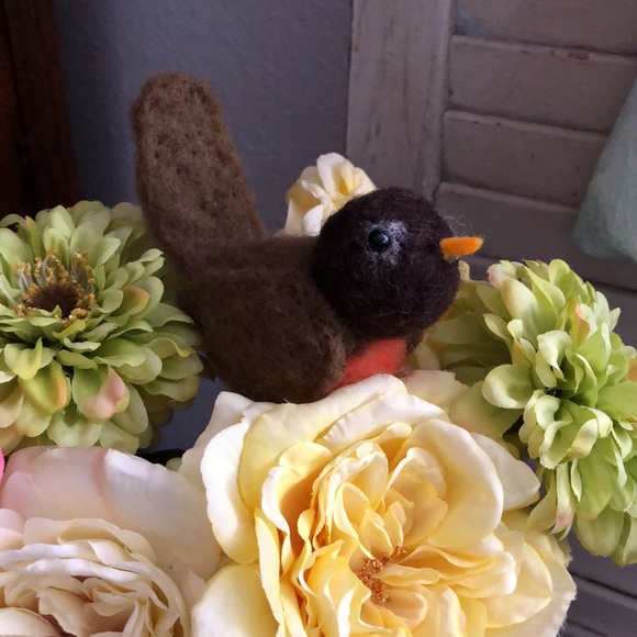 Needle Felted American Robin Bird - Picture 11 of 15
